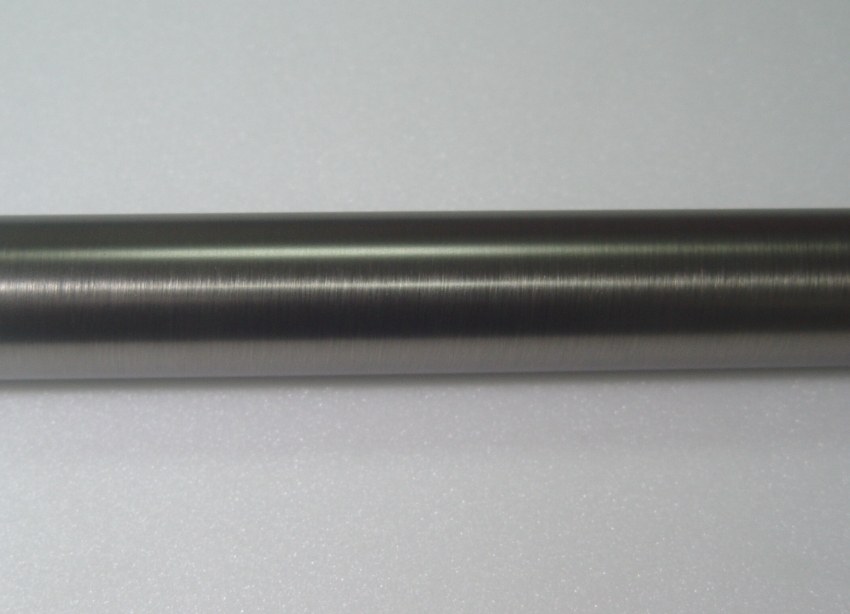 Metal Curtain Pole in Pewter Finish - this_pewter_curtain_pole_is_made_of_iorn